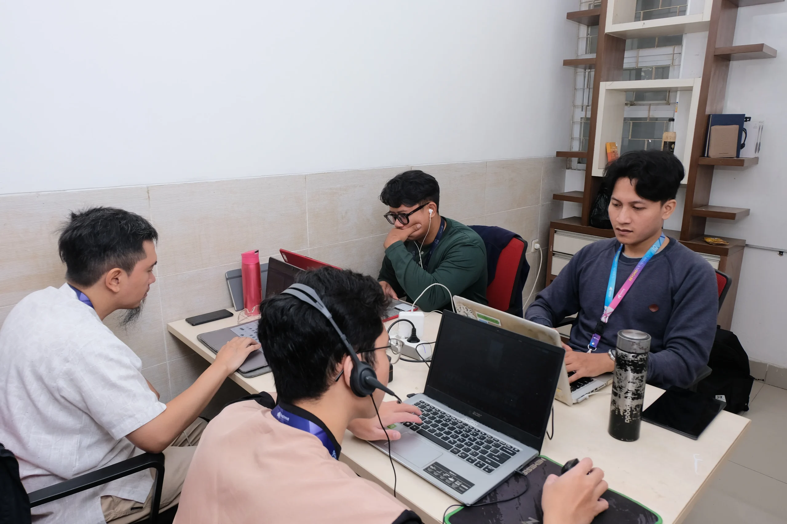Tim Halma sedang bekerja